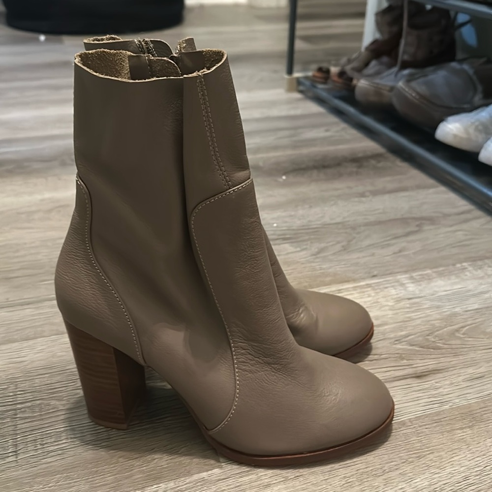 Women Chinese laundry boots, wore around the house and the heel is to high.